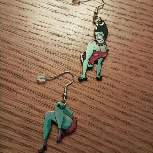 Fun Halloween dangle earrings - Picture 7 of 12